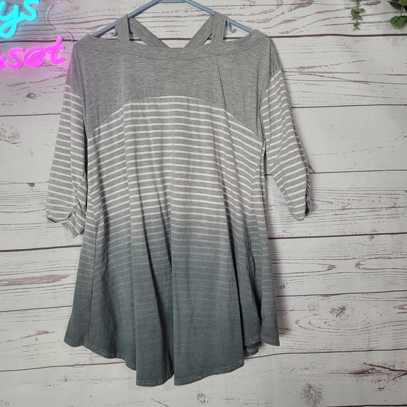 UMGEE Gray Ombre Striped Washed Bohemian Style Tunic Top Womans Size Medium - Picture 3 of 7